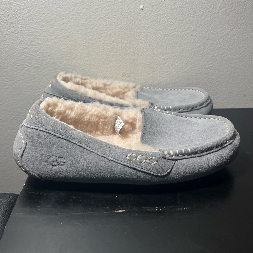 UGG Ansley Moccasin Slipper Light Gray Size 7 Women’s - Light Wear